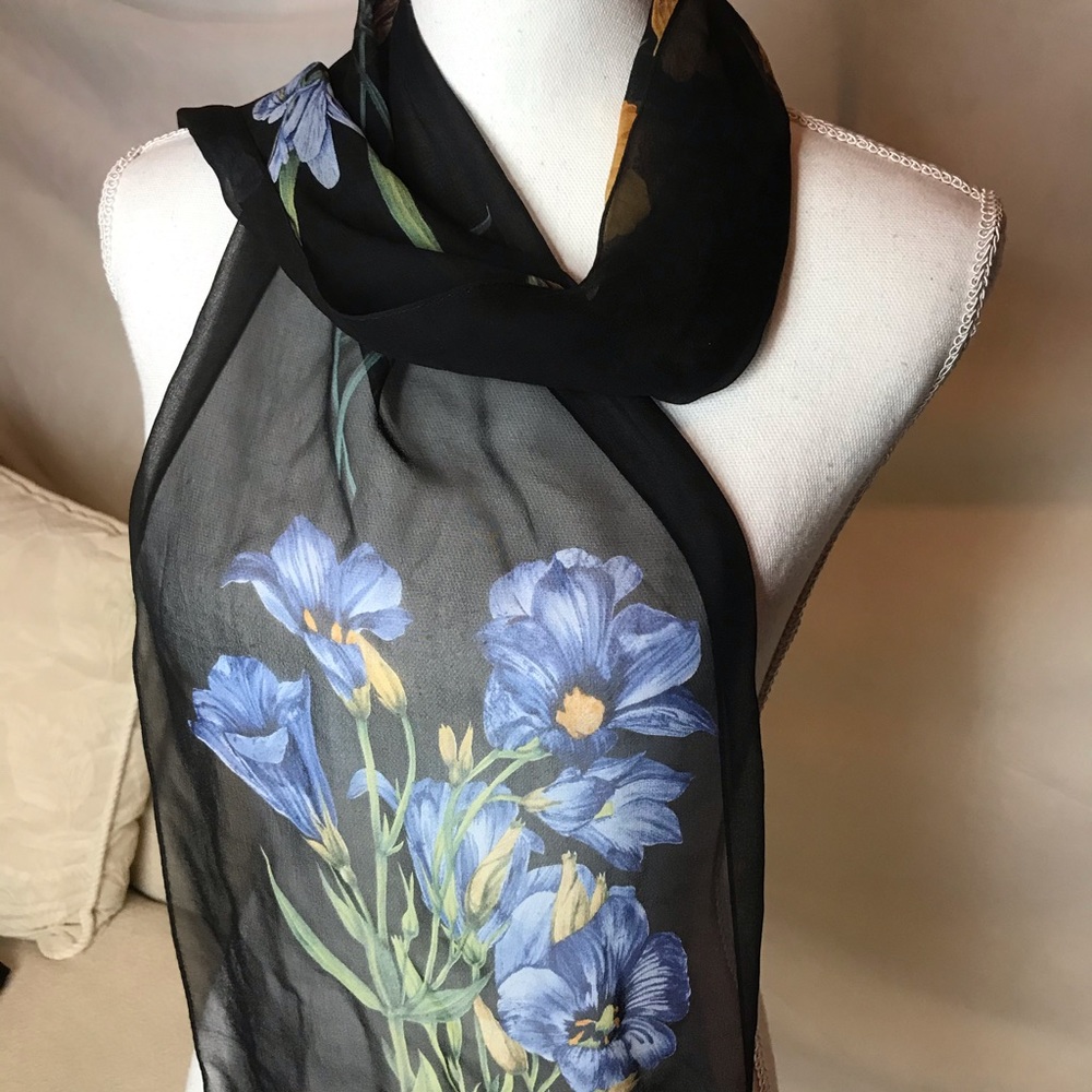 NWT Silk Floral Scarf Smithsonian Institute